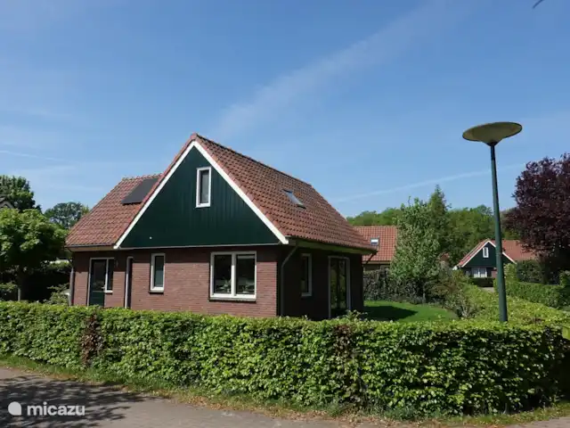 Vrijstaand vakantiehuisje met een ruime tuin